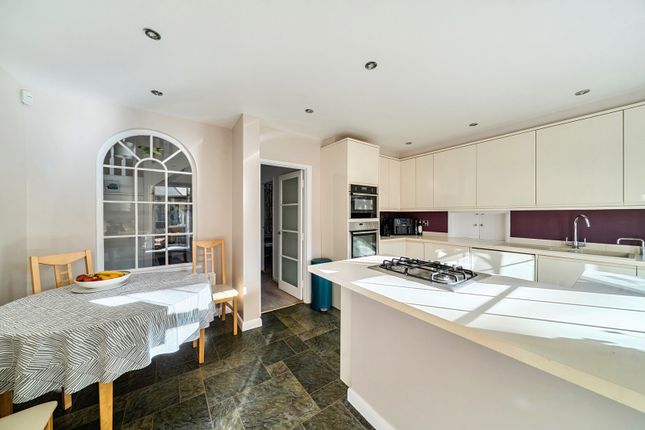 Cuckoo Lane, Woking photo 2