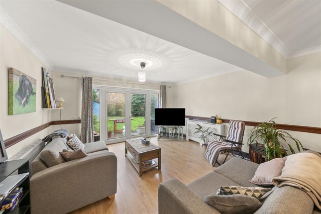 18, Glebe Road, Uxbridge photo 2