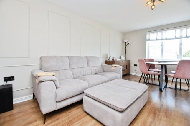 12, Bancroft Chase, Hornchurch photo 3