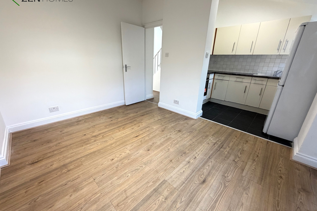 96 Lordship Lane, London photo 4