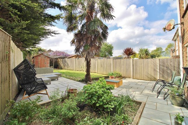 28, Foster Close, Stubbington photo 3