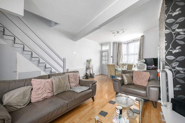 37, Rays Avenue, London photo 4
