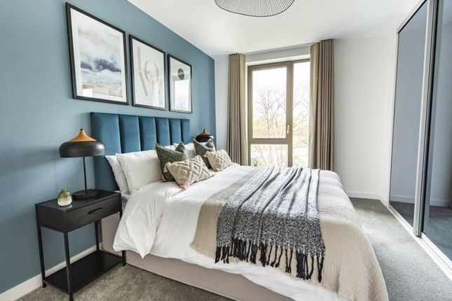1-bed flat on B36, The Lock Greenford Quay, Greenford, £348,500