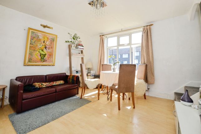 5, Playfield Road, Edgware photo 2