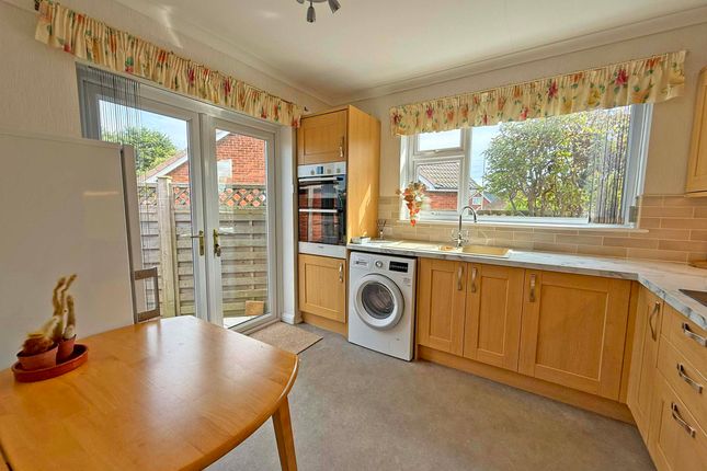 37, Burniston Gardens, Scarborough photo 4