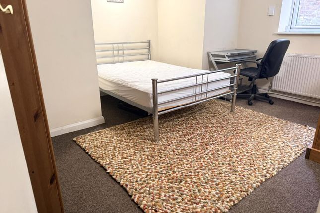 Room 1, 6 Terrace Road, Newport photo 3
