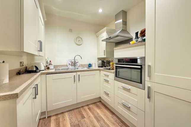 31 Garnier Drive, Bishopstoke Park Retirement Village, Eastleigh photo 2