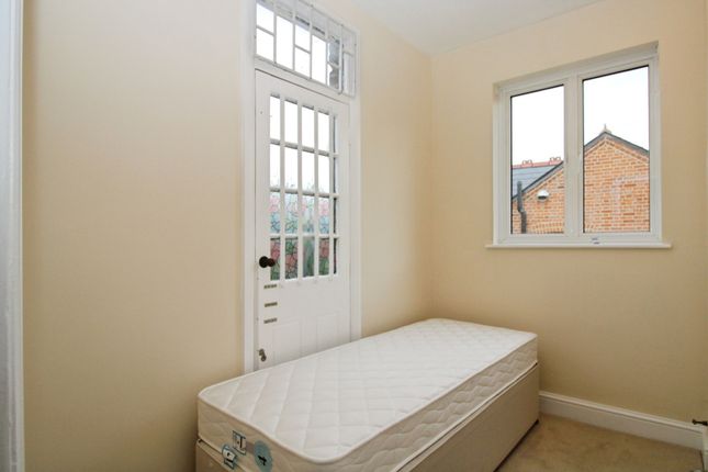 11 Spencer Court, 10, Spencer Park, London photo 4