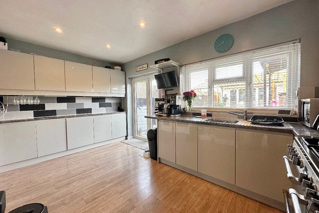 35 Limerick Gardens, Upminster photo 5