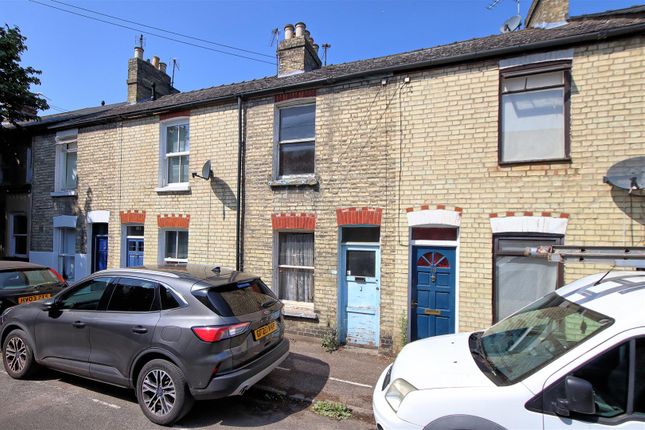 Terraced house for sale in Thoday Street, Cambridge