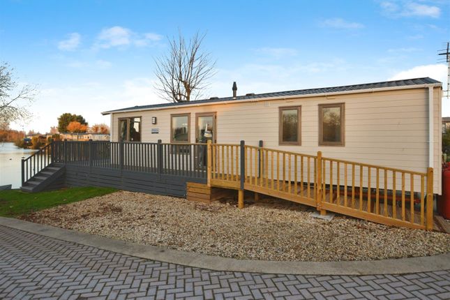 2-bed caravan on Europa Mulberry Neo, 7 Lakes Country Park, Scunthorpe, £64,995