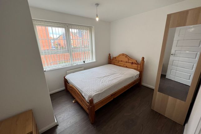 28, Coventry photo 5