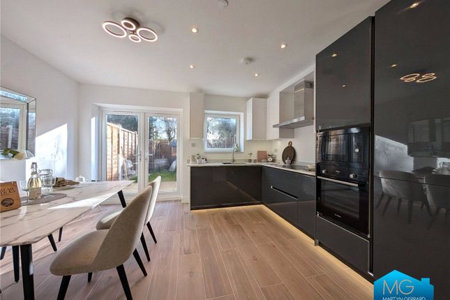 4 Champagne Walk,, Dudley Road, London photo 2
