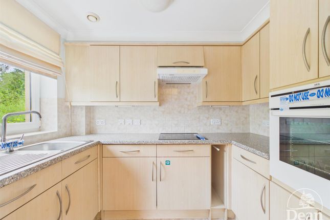 16, Kings Meadow Court, Lydney photo 2