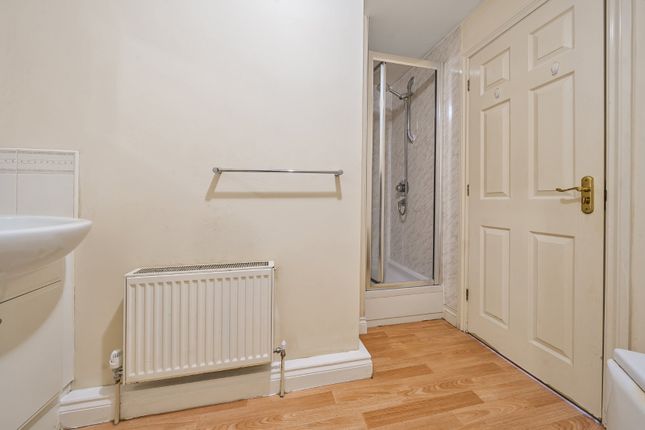 Flat for sale in The Dell, Southampton, Hampshire
