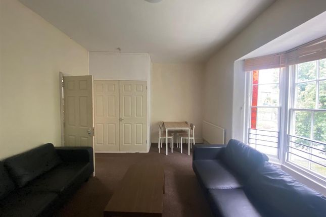 Lounge 1.Jpg