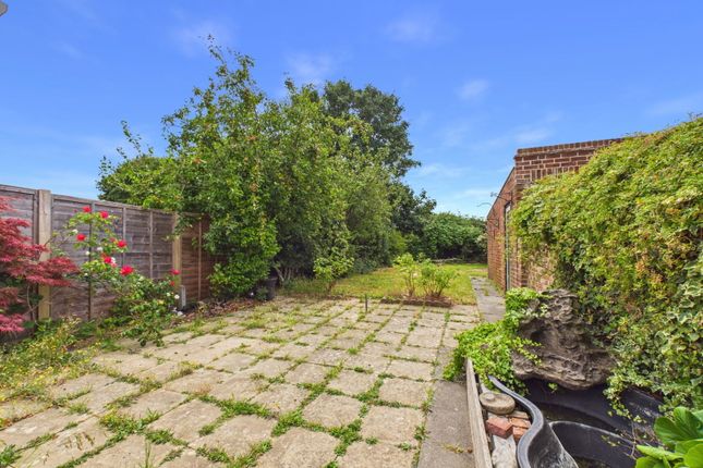 35, Harwood Avenue, Worthing photo 2