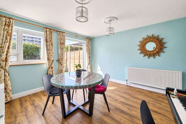 32, Beardsfield, London photo 4