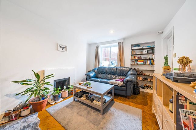 Flat for sale in Clapham Common Southside, Abbeville Village, London