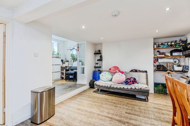Basement Flat, 137, Whiteladies Road, Bristol photo 2