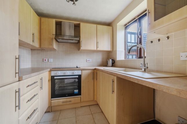 Flat for sale in Woodridge Close, The Ridgeway, Enfield