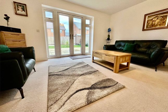 8, Nuthatch Drive, Wokingham photo 3