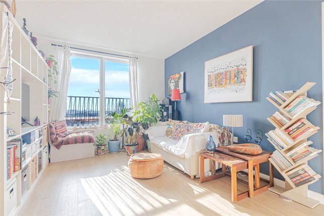 Flat for sale in Gainsford Road, Walthamstow, London