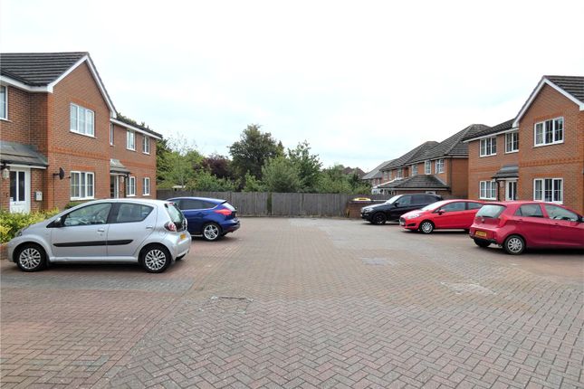 Flat for sale in Dundee Gardens, Basingstoke, Hampshire