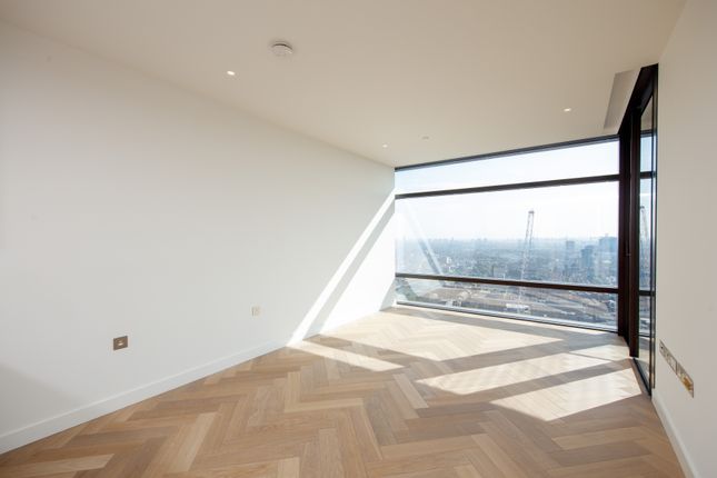 Flat for sale in Principal Tower, Shoreditch, London