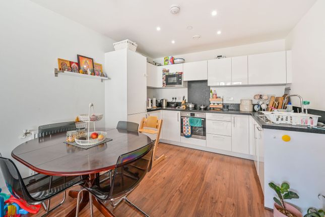 Kingfisher Heights, Silvertown photo 3