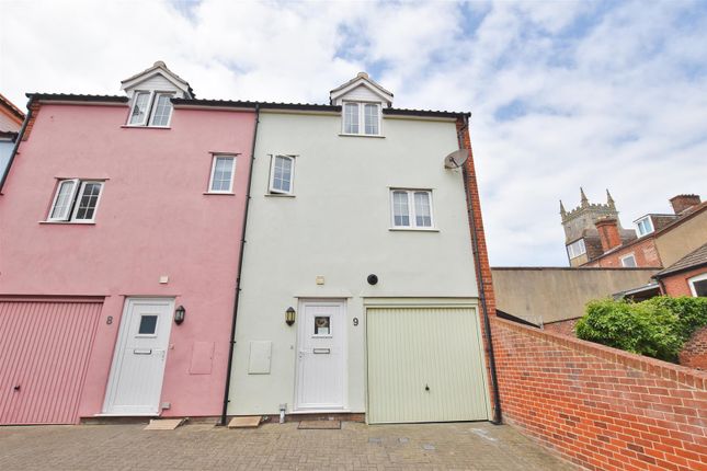 End terrace house to rent in Church Street, Cromer