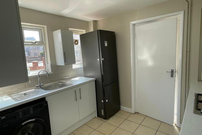 59, Queenswood Avenue, Hounslow photo 4