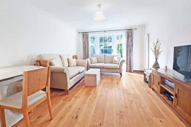 5, Carrington Square, Harrow photo 2