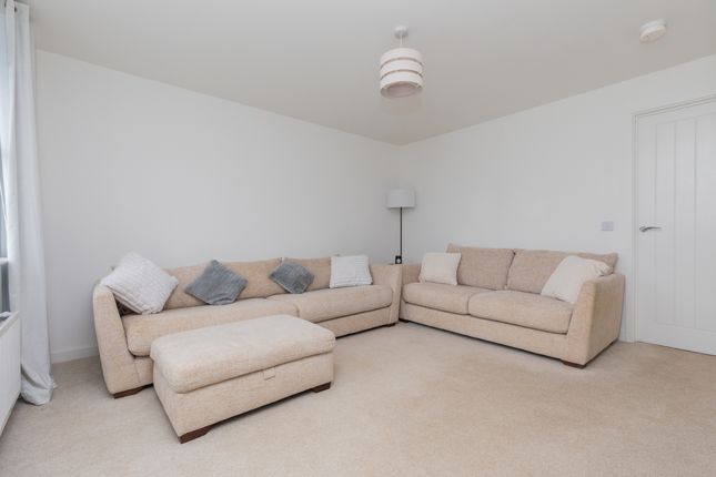 22 Carsphairn Avenue, Paisley photo 4