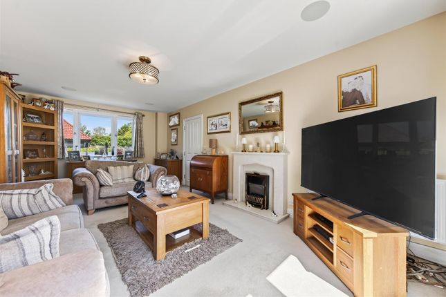 6, Middlefield Lane, Henlow photo 2