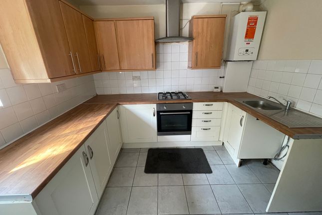 239, Birdsfoot Lane, Luton photo 4