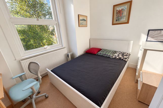 Caldecot Road, London photo 4
