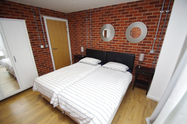 Flat to rent in Junction Court, Station Road, Watford