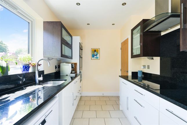 Loxwood, 66, Chequers Lane, Walton On The Hill photo 4