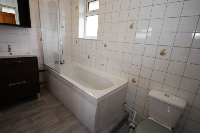 End terrace house to rent in Gainsborough Avenue, Tilbury