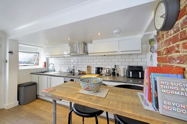Flat 1, 11, Croft Road, Godalming photo 3