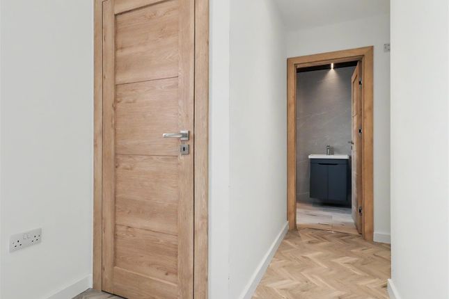 Flat 4, 5, River Gardens, Sidegate Road, Runham Vauxhall photo 2