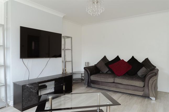 8, Cavendish Gardens, Redhill photo 4