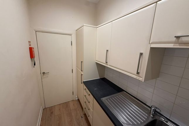 Flat 14, 26, Canal Road, Bradford photo 3