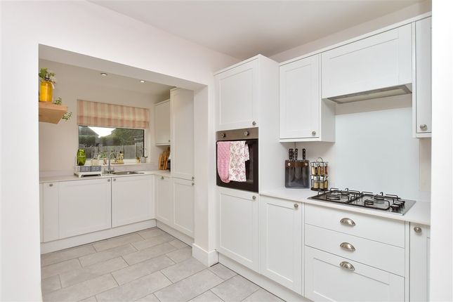 Barton Hill Drive Minster-On-Sea, Sheerness photo 4