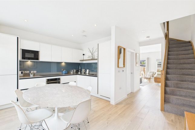 21, Mindenhurst Road, Camberley photo 2