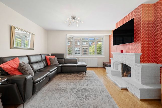 8, Loudwater Close, Sunbury-On-Thames photo 4
