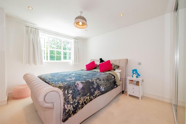 12 Pennethorne, 6 Portsmouth Road, Camberley photo 4