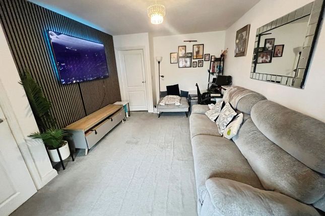 29, Hollins Drive, Bolton photo 4