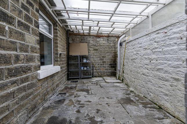 32, Hall Street, Huddersfield photo 4